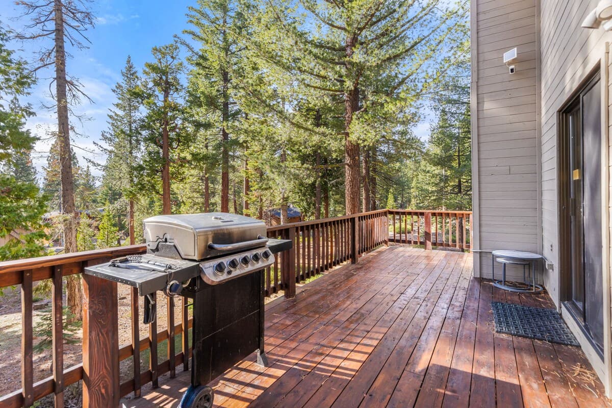 Private Mountain Retreat Near Lake Tahoe - Photo 3