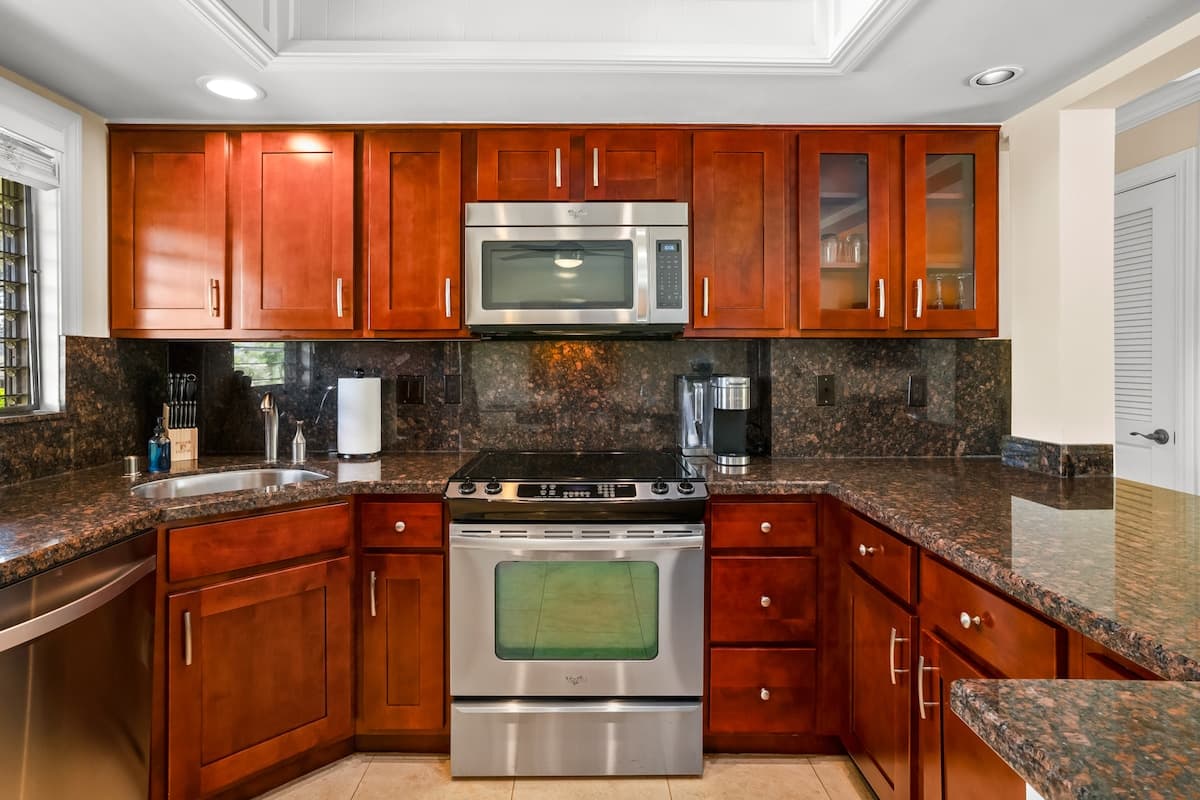 Condo in Princeville · ★4.95 · 2 bedrooms · 2 beds · 2 private baths - Photo 2