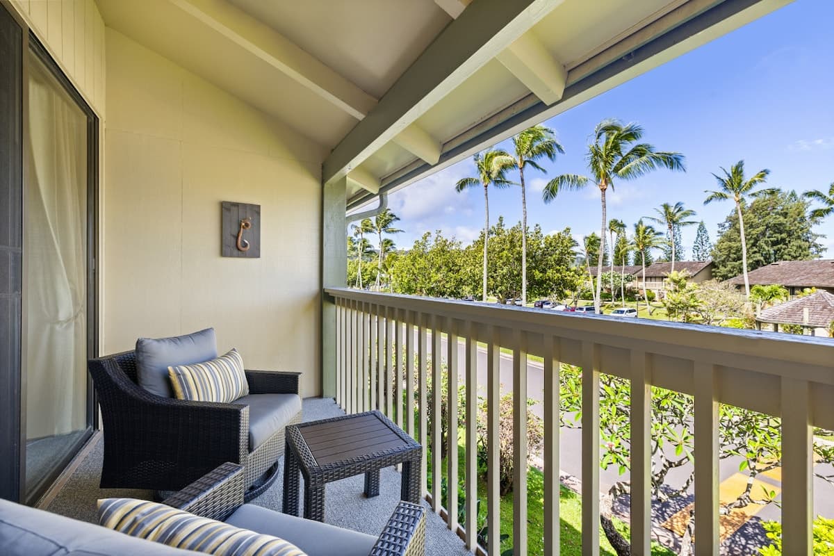 Home in Kahuku · ★4.78 · 2 bedrooms · 2 beds · 2 private baths - Photo 4