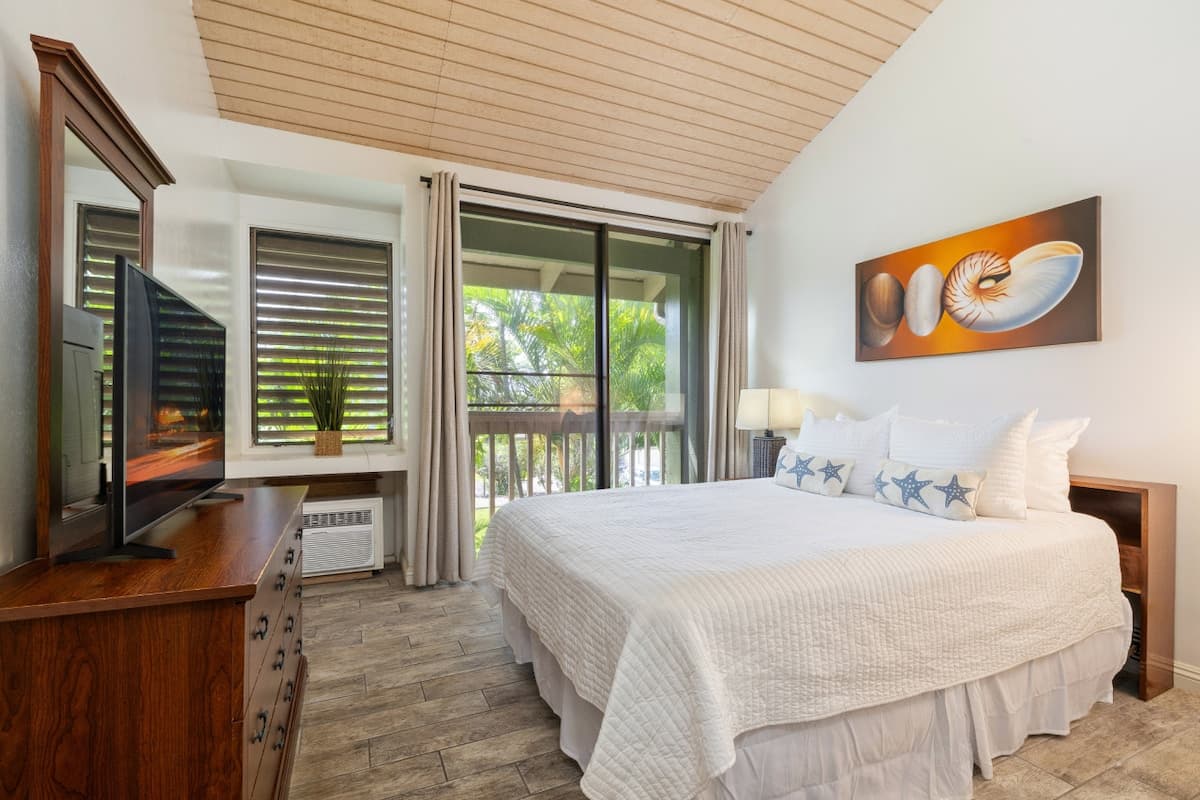 Home in Kahuku · ★4.78 · 2 bedrooms · 2 beds · 2 private baths - Photo 2
