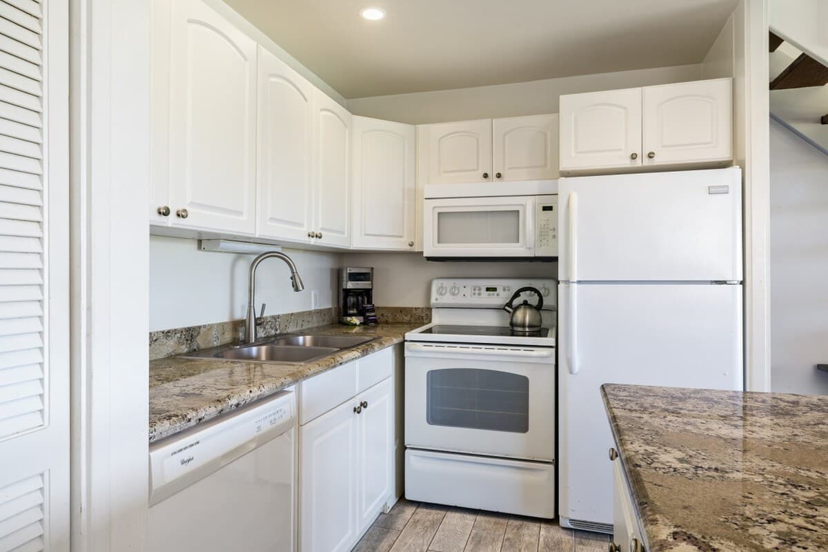 Home in Kahuku · ★4.78 · 2 bedrooms · 2 beds · 2 private baths - Photo 3