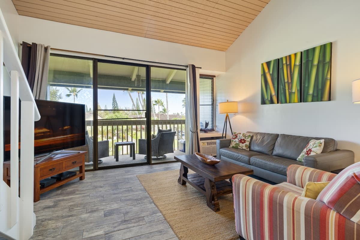 Home in Kahuku · ★4.78 · 2 bedrooms · 2 beds · 2 private baths - Photo 1