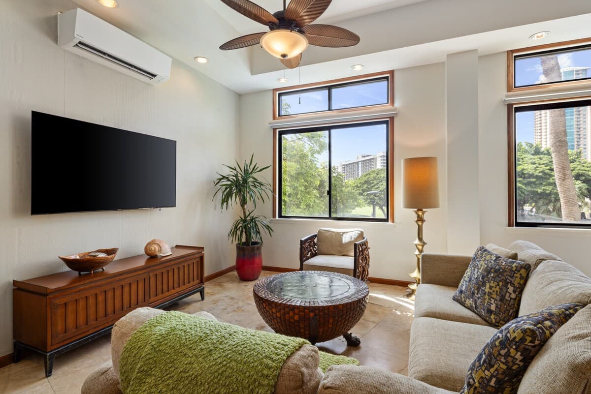 Hotel in Honolulu · ★5.0 · 2 bedrooms · 5 beds · 2.5 private baths - Photo 1