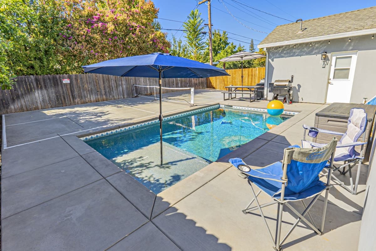 Private Pool & Pickleball, 1 Mi to Downtown - Photo 1