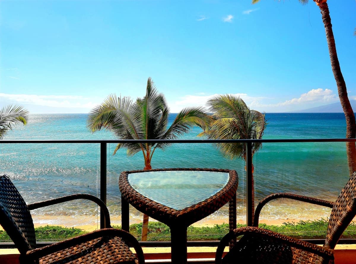 Direct Oceanfront View at Mahana Studio, King Bed - Photo 1
