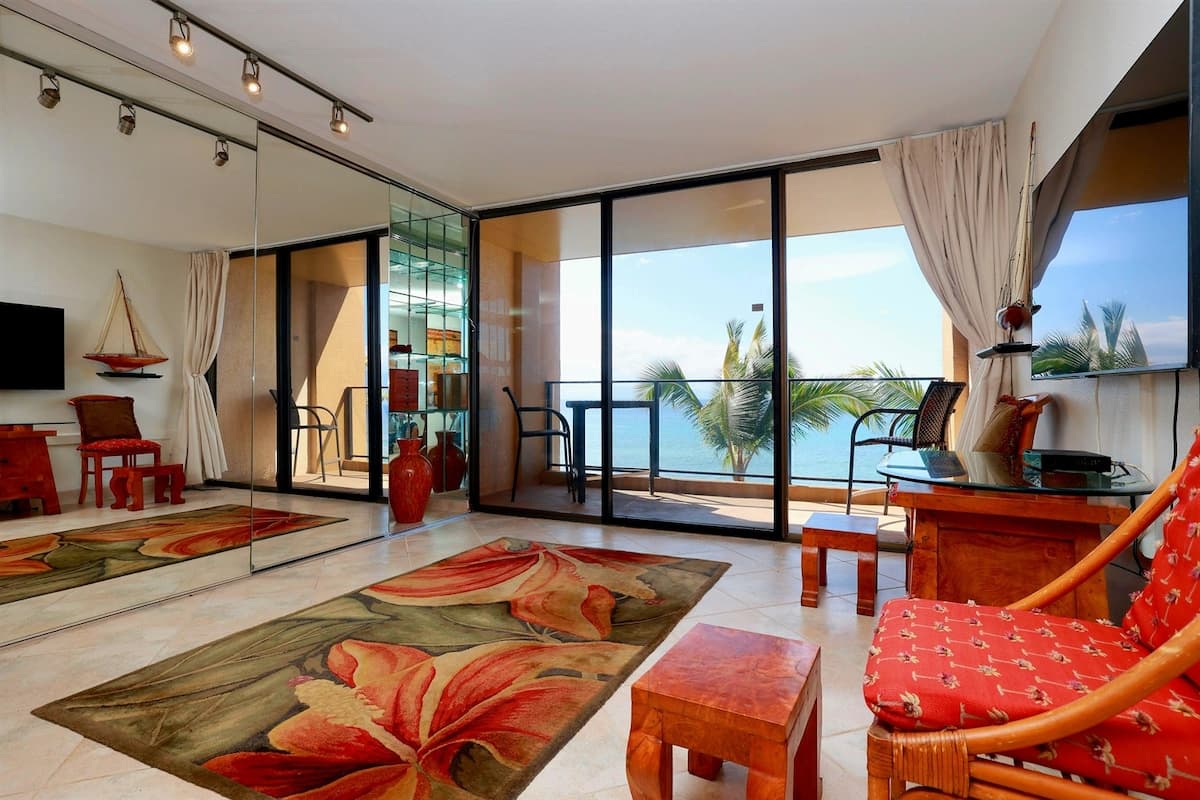 Direct Oceanfront View at Mahana Studio, King Bed - Photo 5