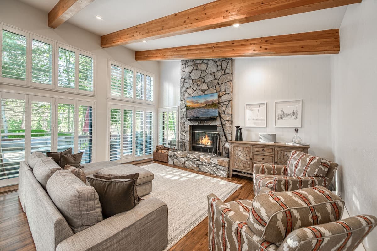 Ridge Court Condo Ski Shuttle & Stone Fireplace - Photo 1
