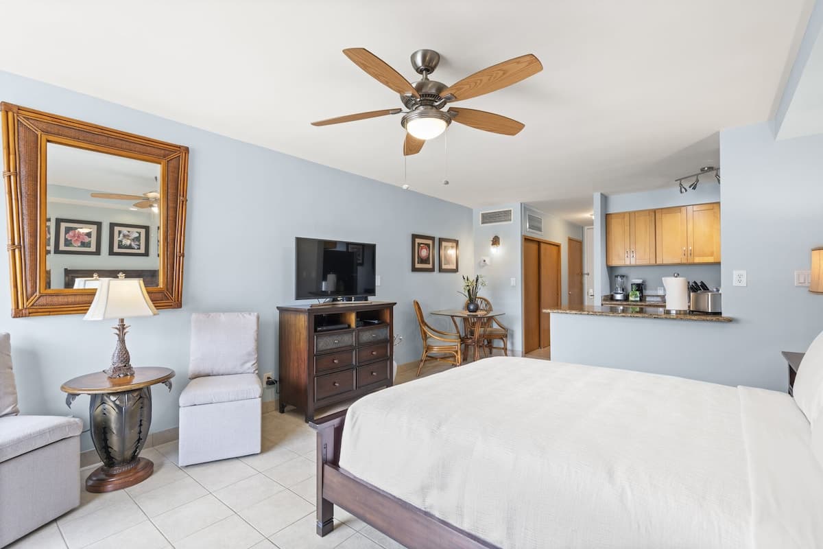 Condo in Lahaina · ★5.0 · 1 bedroom · 1 bed · 1 private bath - Photo 3