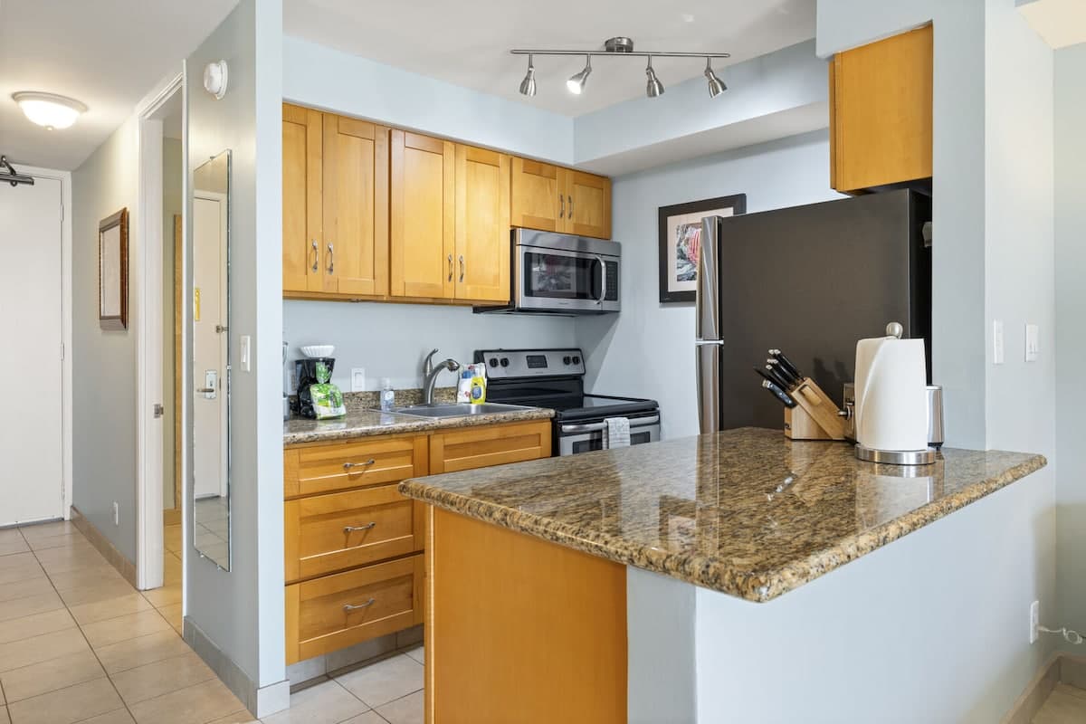 Condo in Lahaina · ★5.0 · 1 bedroom · 1 bed · 1 private bath - Photo 5