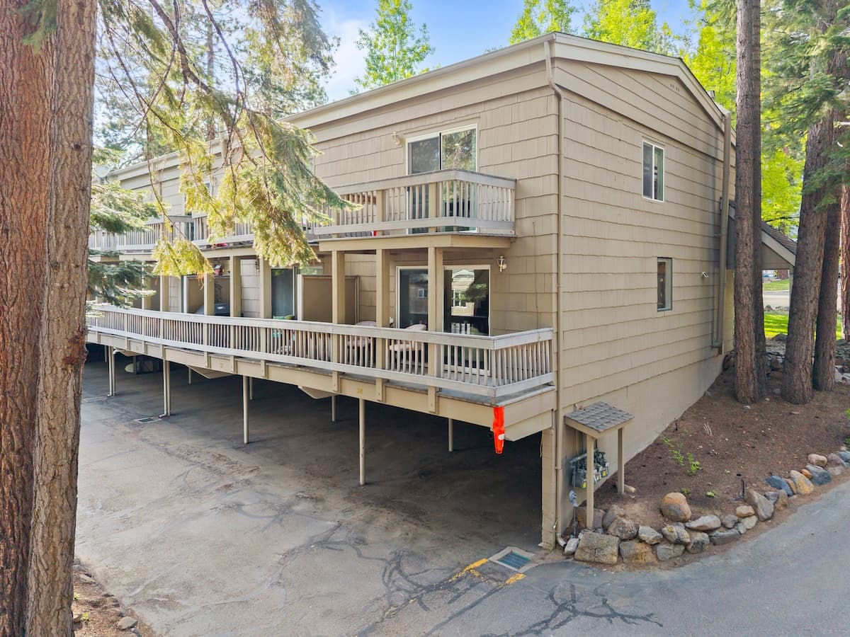 Condo in Incline Village · ★4.5 · 3 bedrooms · 4 beds · 2 private baths - Photo 5