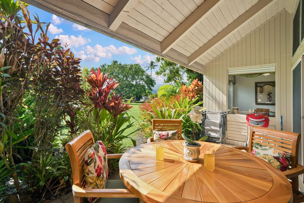 Tropical 2BR Retreat w/Mountain Views & Beach Path - Photo 1