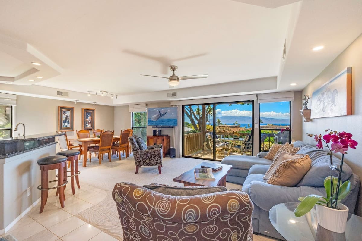 Condo in Lahaina · ★4.33 · 2 bedrooms · 2 beds · 2.5 baths - Photo 2