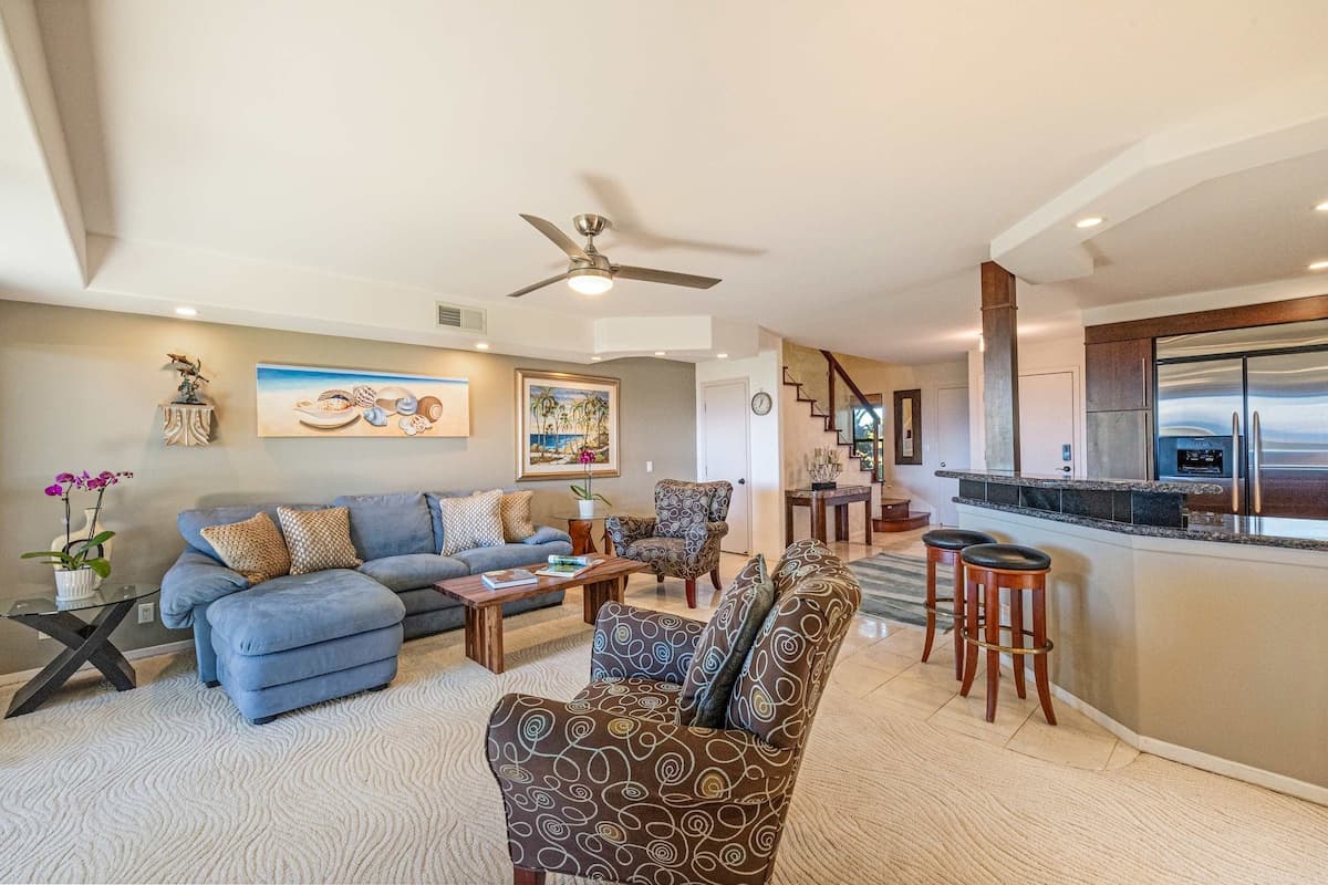 Condo in Lahaina · ★4.33 · 2 bedrooms · 2 beds · 2.5 baths - Photo 3