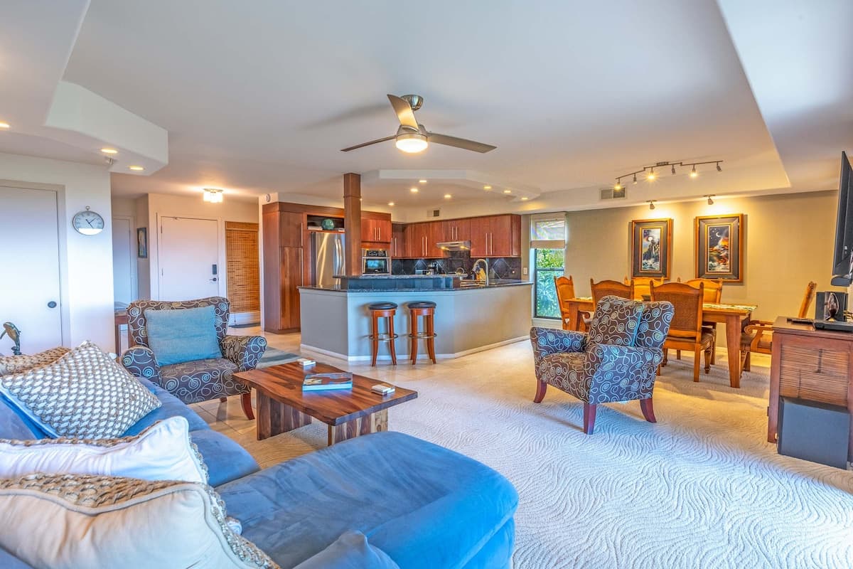 Condo in Lahaina · ★4.33 · 2 bedrooms · 2 beds · 2.5 baths - Photo 4