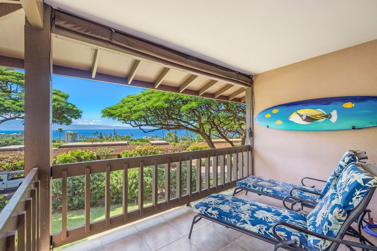 Condo in Lahaina · ★4.33 · 2 bedrooms · 2 beds · 2.5 baths - Photo 1