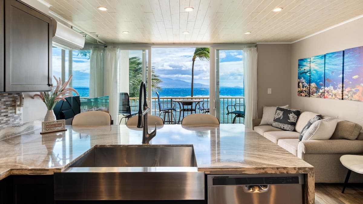 Condo in Wailuku · ★5.0 · 2 bedrooms · 2 beds · 2 private baths - Photo 2