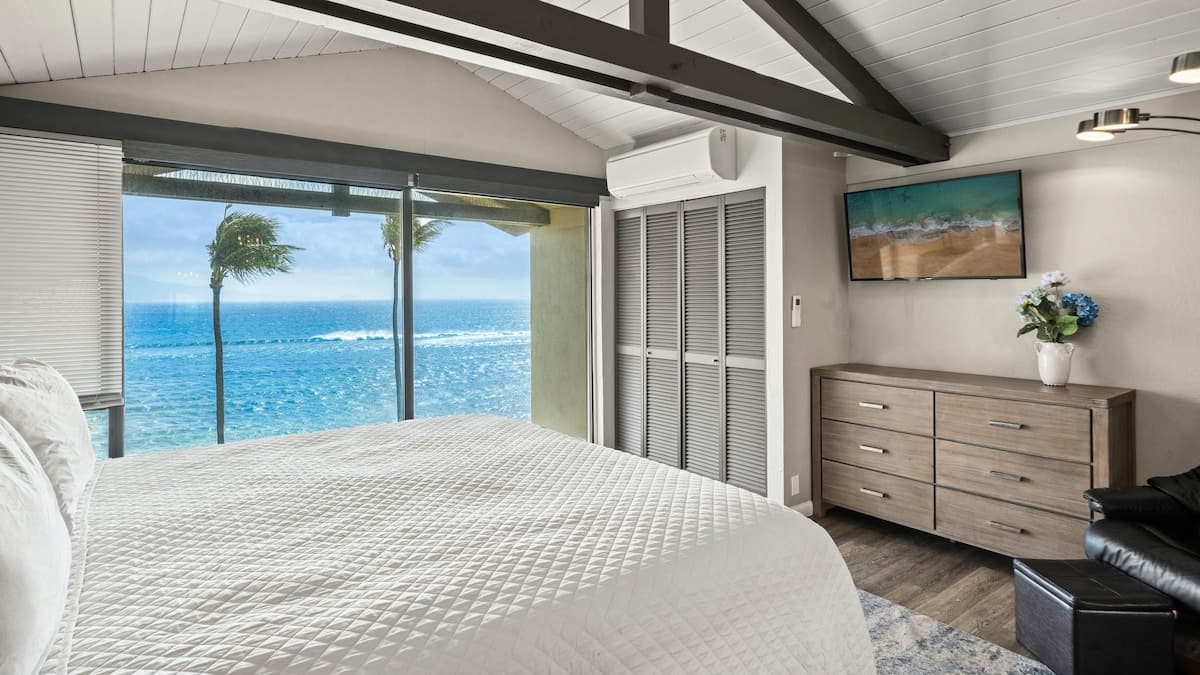 Condo in Wailuku · ★5.0 · 2 bedrooms · 2 beds · 2 private baths - Photo 1