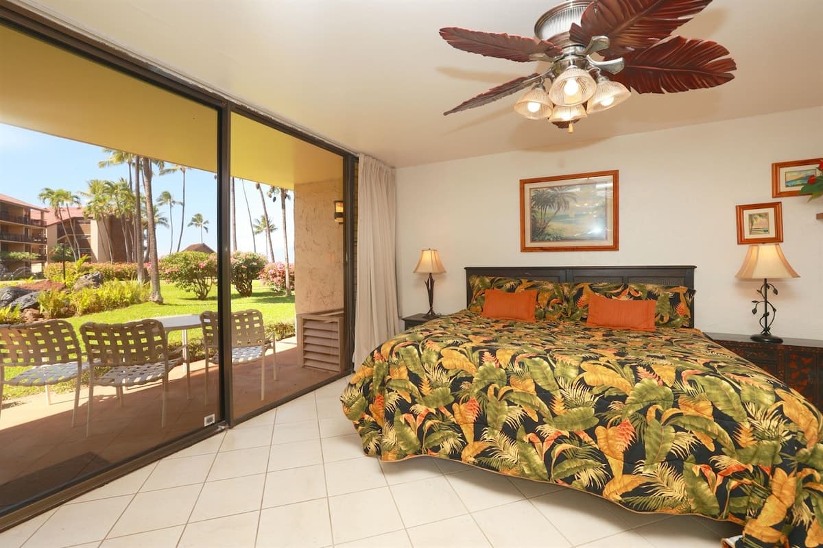 Condo in Lahaina · ★4.96 · Studio · 1 bed · 1 private bath - Photo 3