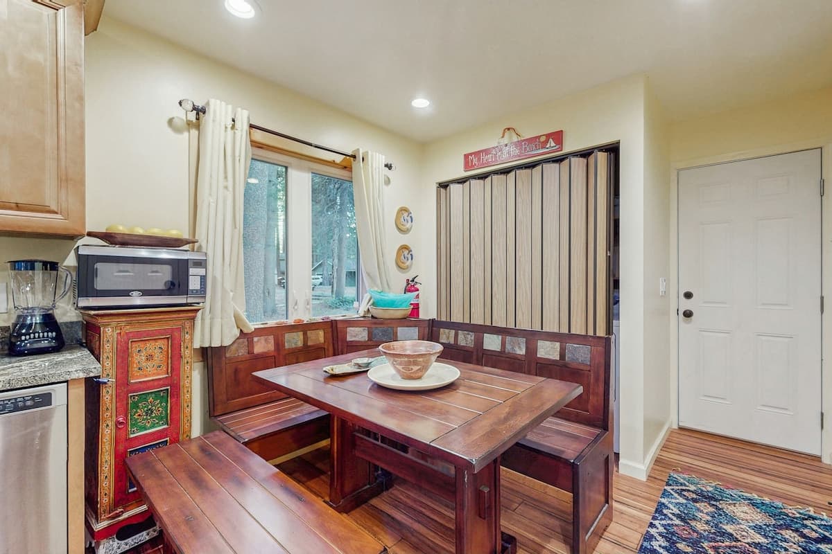 Colorado Pines Dog-Friendly Tahoe Retreat - Photo 4