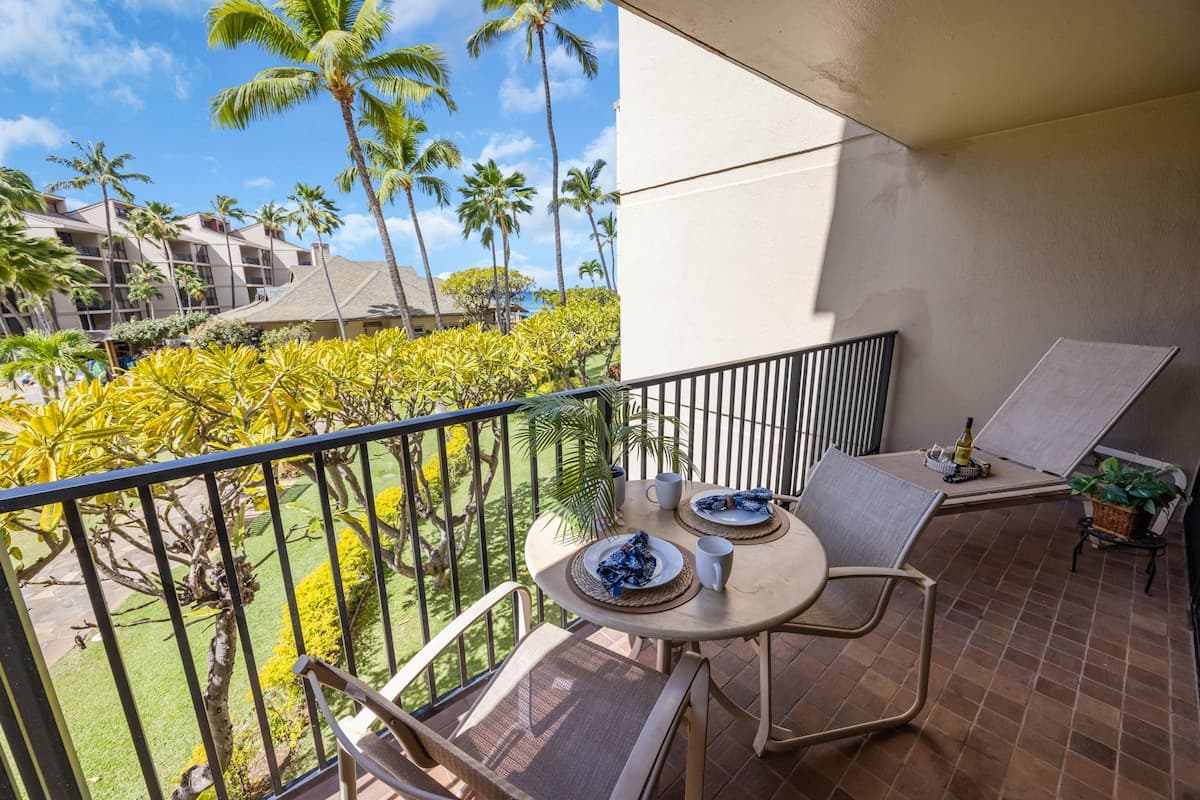 Condo in Lahaina · ★5.0 · 1 bedroom · 2 beds · 1 bath - Photo 1
