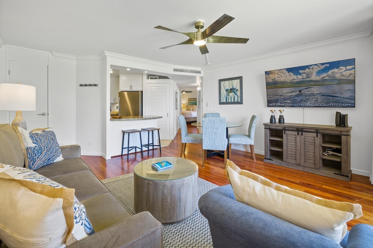 Condo in Lahaina · ★4.86 · 2 bedrooms · 4 beds · 2 baths - Photo 2