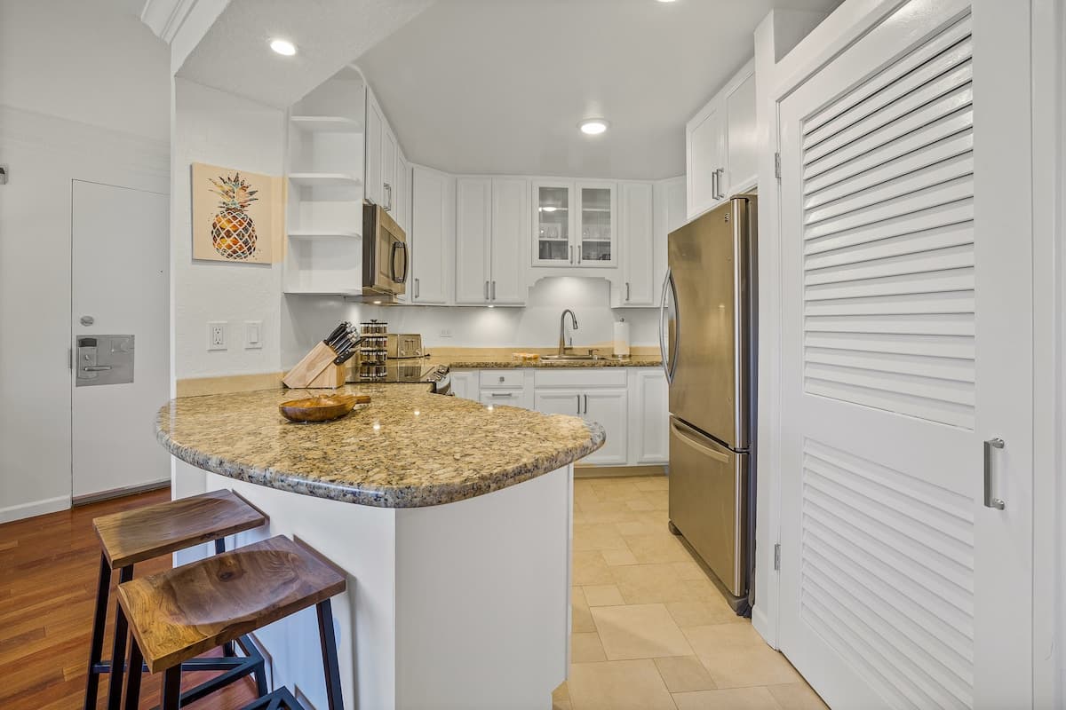 Condo in Lahaina · ★4.86 · 2 bedrooms · 4 beds · 2 baths - Photo 5