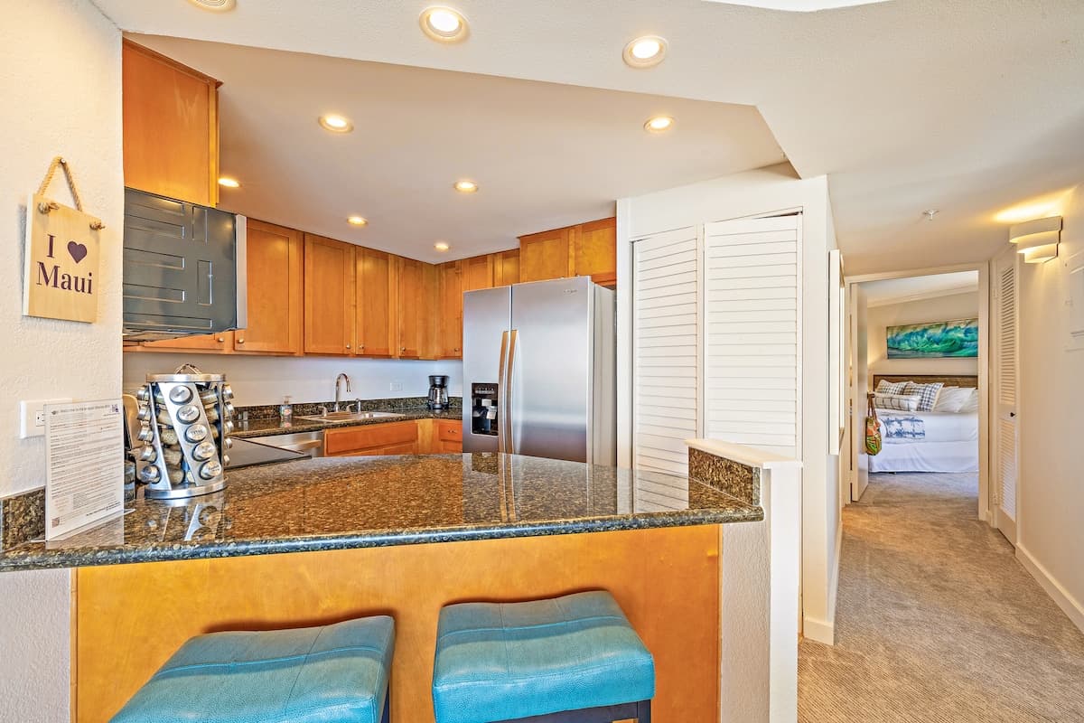 Condo in Lahaina · ★5.0 · 2 bedrooms · 3 beds · 2 baths - Photo 5