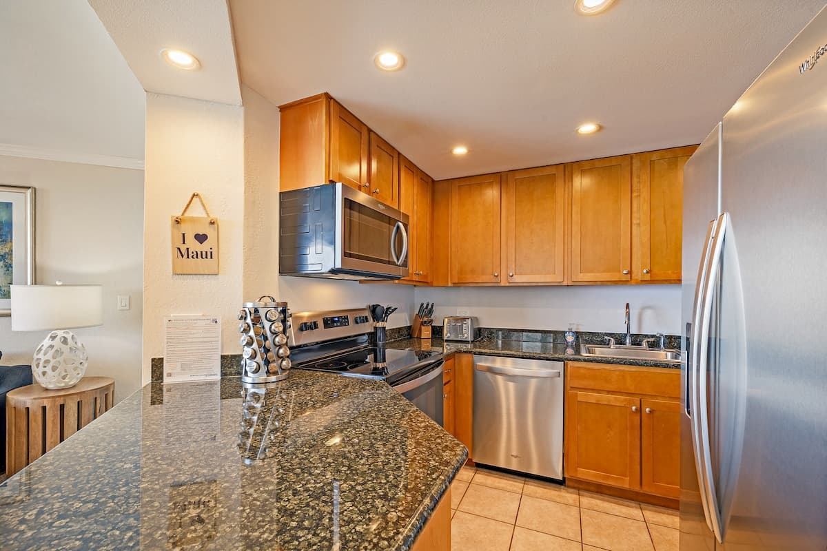 Condo in Lahaina · ★5.0 · 2 bedrooms · 3 beds · 2 baths - Photo 4