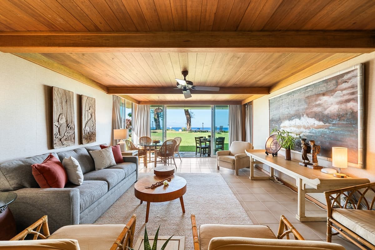 Condo in Lahaina · ★5.0 · 1 bedroom · 2 beds · 1 bath - Photo 3