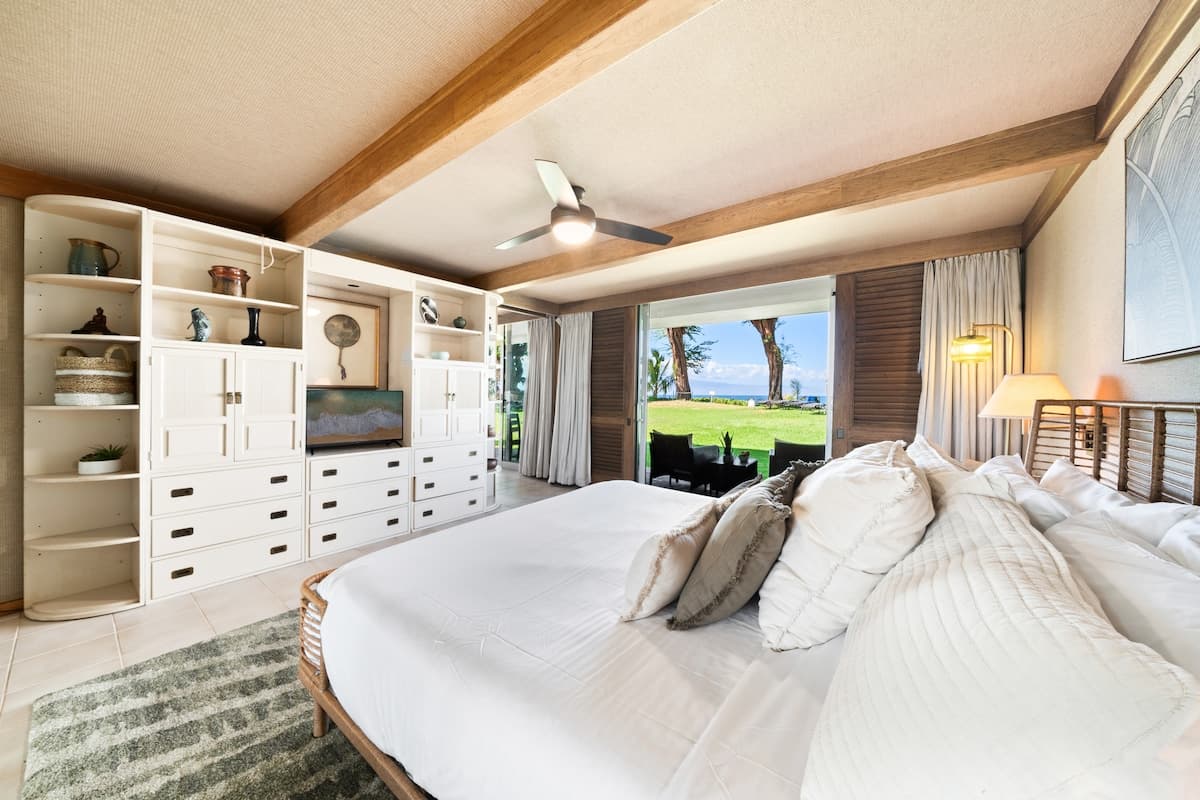 Condo in Lahaina · ★5.0 · 1 bedroom · 2 beds · 1 bath - Photo 4