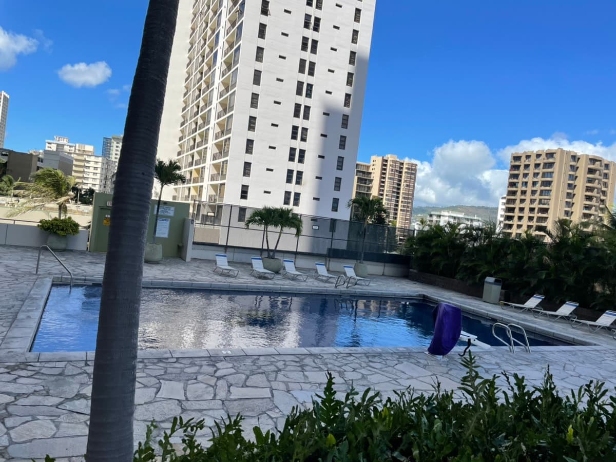Condo in Honolulu · ★4.46 · 1 bedroom · 2 beds · 1 shared bath - Photo 3
