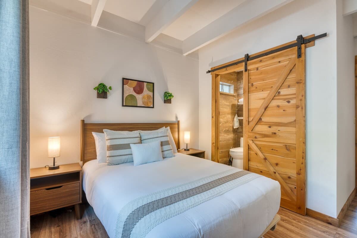 Cozy Forest Townhome Near Lake Tahoe w/ Fireplace - Photo 4