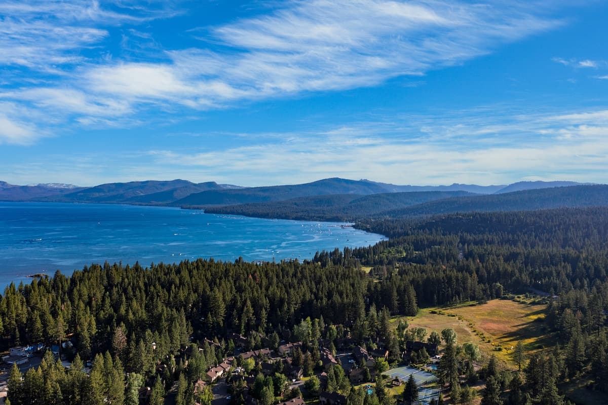 Cozy Forest Townhome Near Lake Tahoe w/ Fireplace - Photo 5
