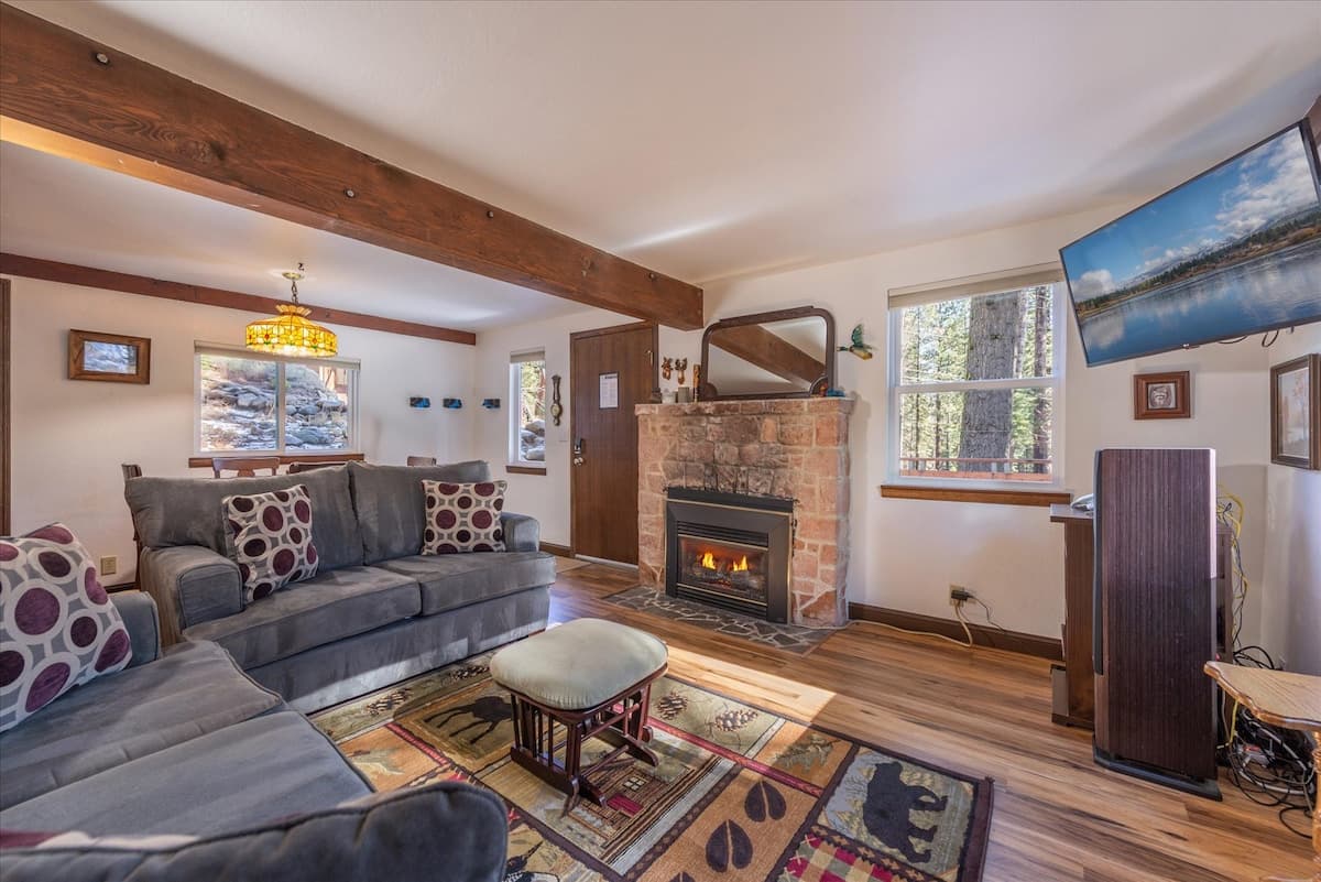 Fred's Retreat Rustic Cabin Near Beach & Skiing - Photo 2