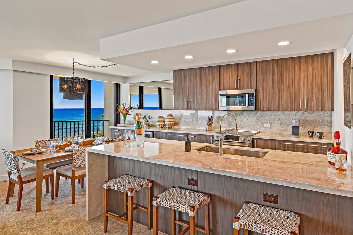 Condo in Lahaina · ★5.0 · 2 bedrooms · 3 beds · 2 baths - Photo 5
