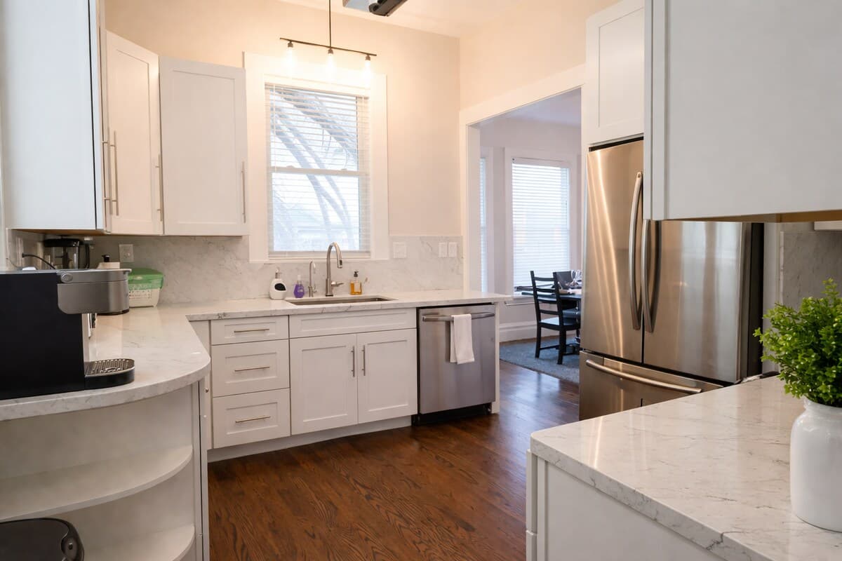 Spacious 4BR Home with Large Backyard in Oakland - Photo 4