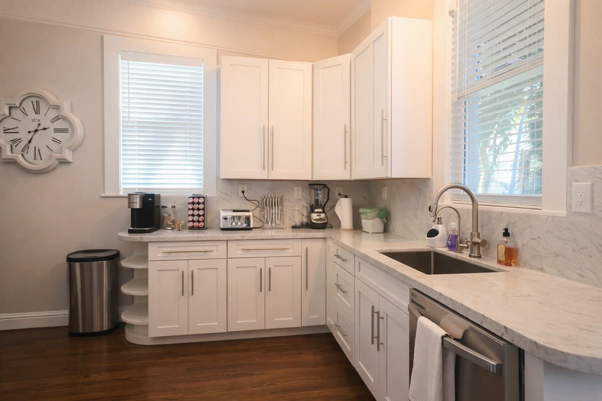 Spacious 4BR Home with Large Backyard in Oakland - Photo 5