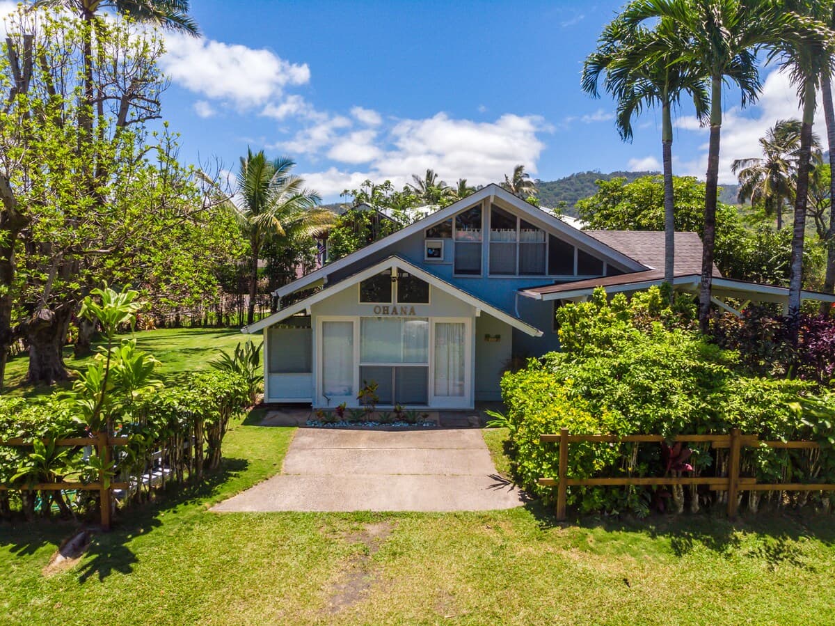 Home in Hanalei · ★4.86 · 2 bedrooms · 3 beds · 2 baths - Photo 2