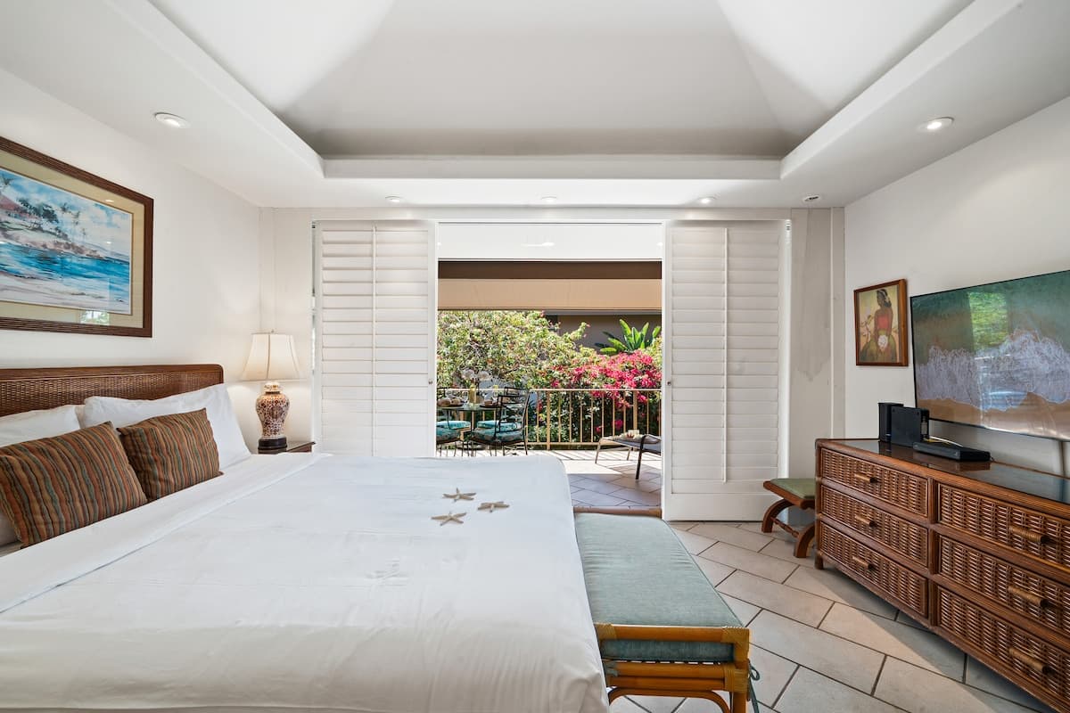 Condo in Lahaina · ★5.0 · 1 bedroom · 1 bed · 1 bath - Photo 4
