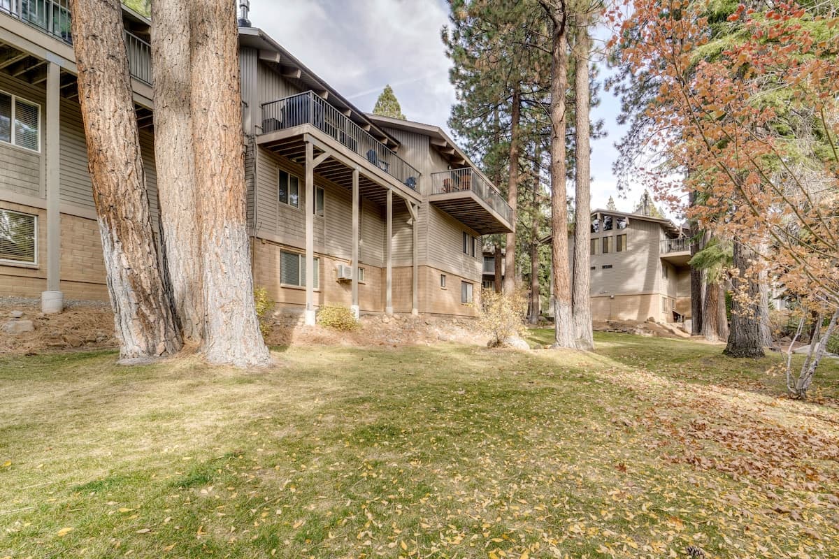 Condo in Incline Village · ★5.0 · 4 bedrooms · 5 beds · 3.5 private baths - Photo 3