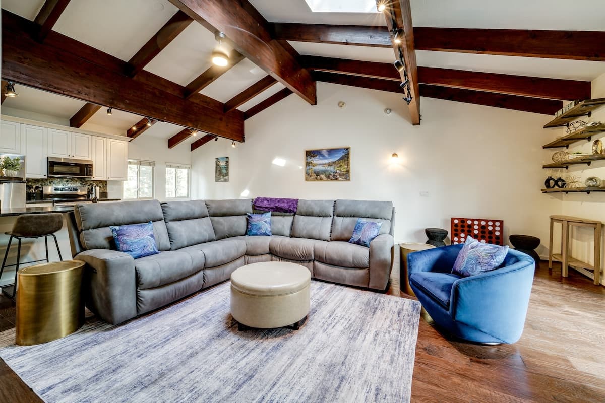 Condo in Incline Village · ★5.0 · 4 bedrooms · 5 beds · 3.5 private baths - Photo 1