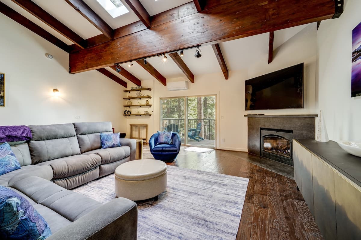 Condo in Incline Village · ★5.0 · 4 bedrooms · 5 beds · 3.5 private baths - Photo 4
