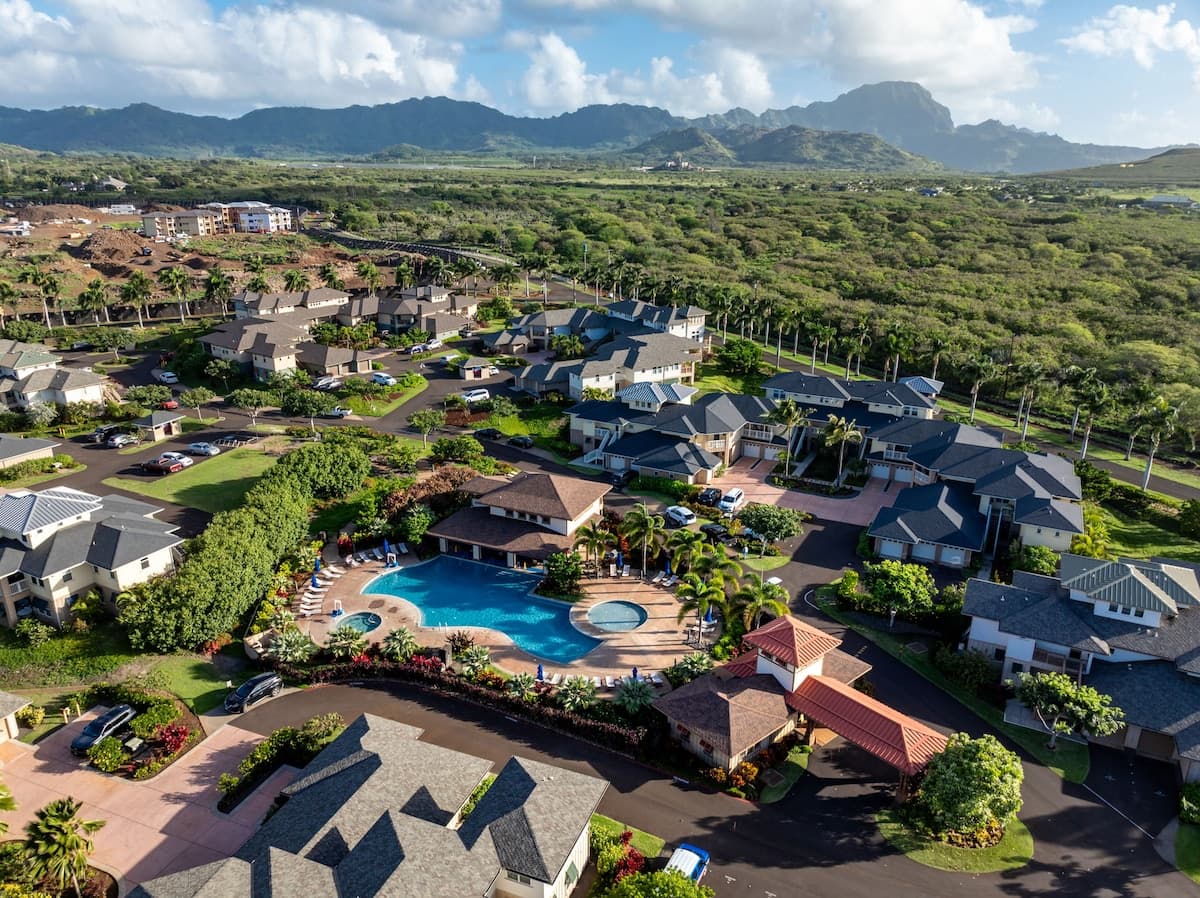 New Listing 3 Bedroom On The Golf Course. Pool / - Photo 2