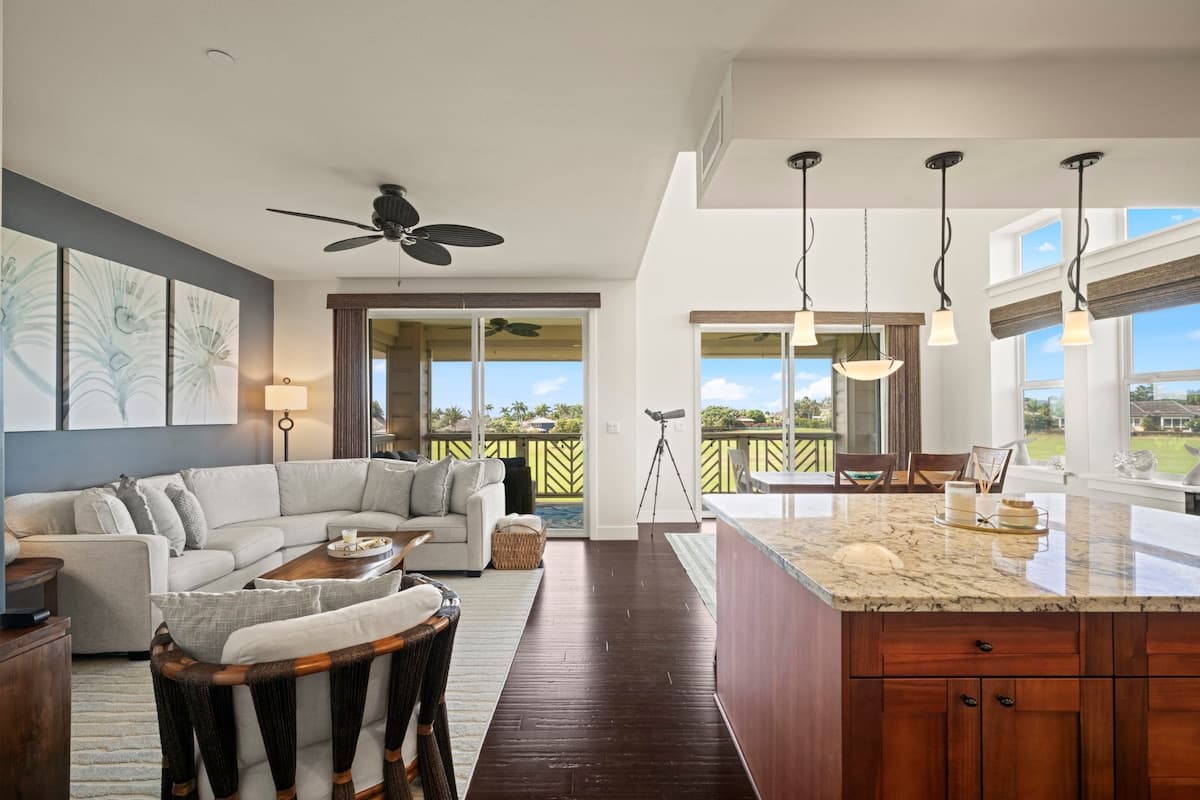 New Listing 3 Bedroom On The Golf Course. Pool / - Photo 1