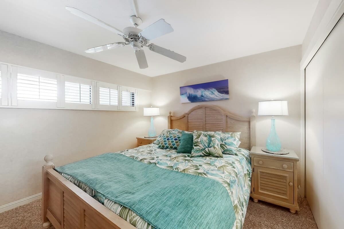 Sugar Beach Resort 405 1BR Oceanfront, Pool - Photo 4