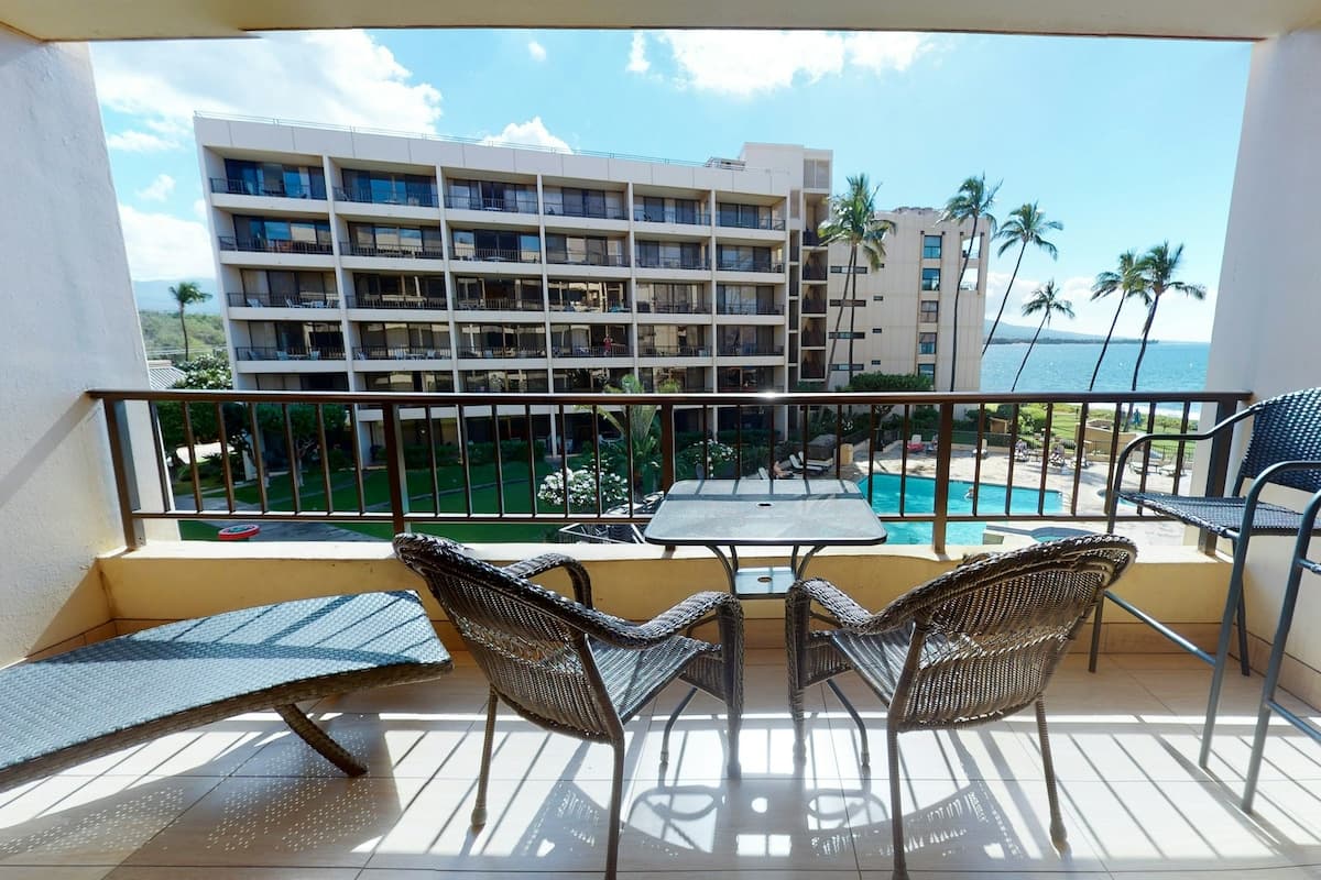 Condo in Kihei · ★4.74 · 1 bedroom · 2 beds · 1 private bath - Photo 2