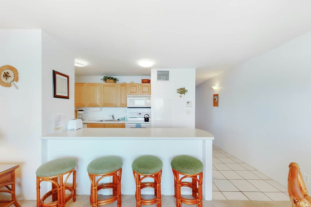 Condo in Kihei · ★4.8 · 1 bedroom · 2 beds · 1 private bath - Photo 3