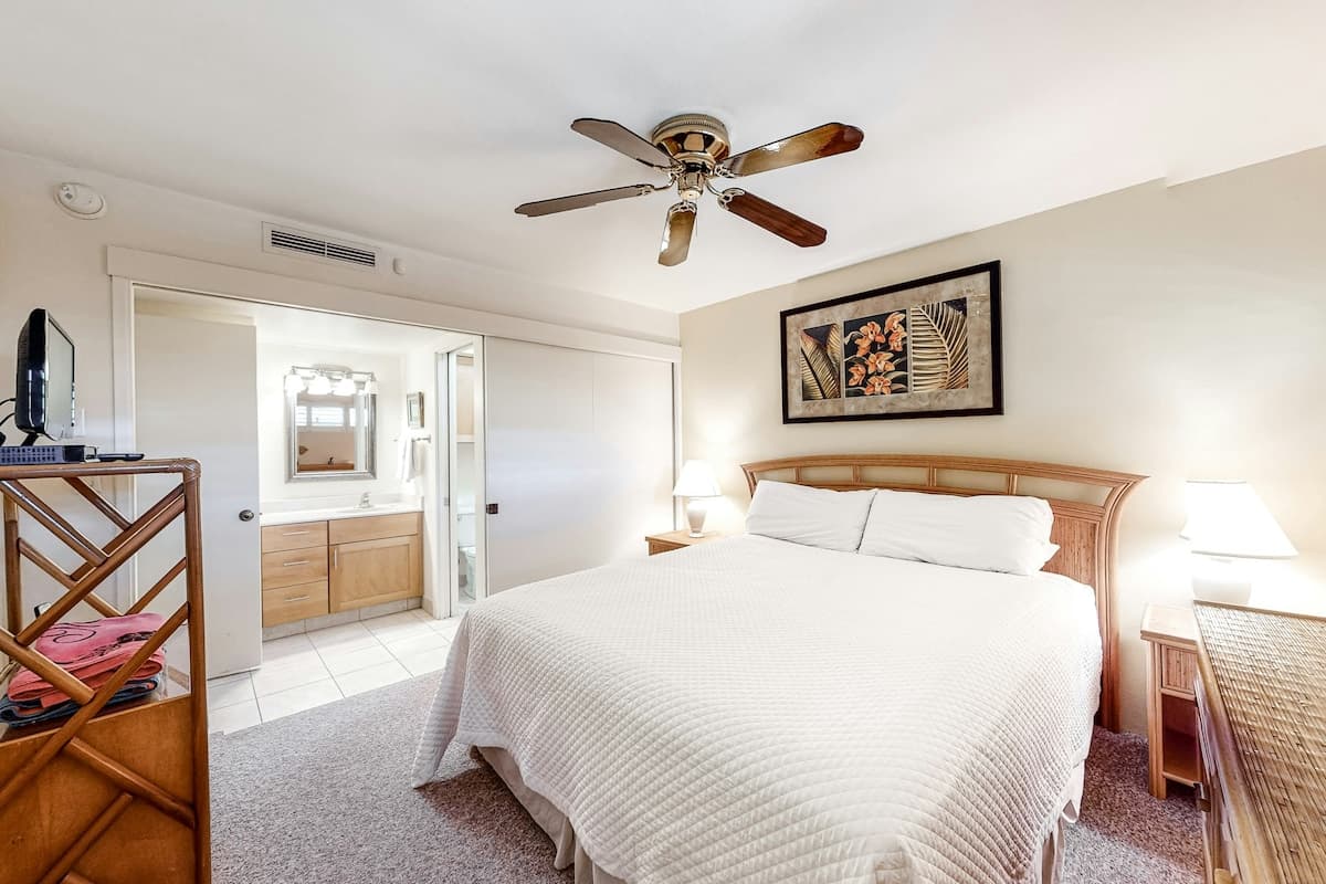 Condo in Kihei · ★4.69 · 1 bedroom · 2 beds · 1 private bath - Photo 3