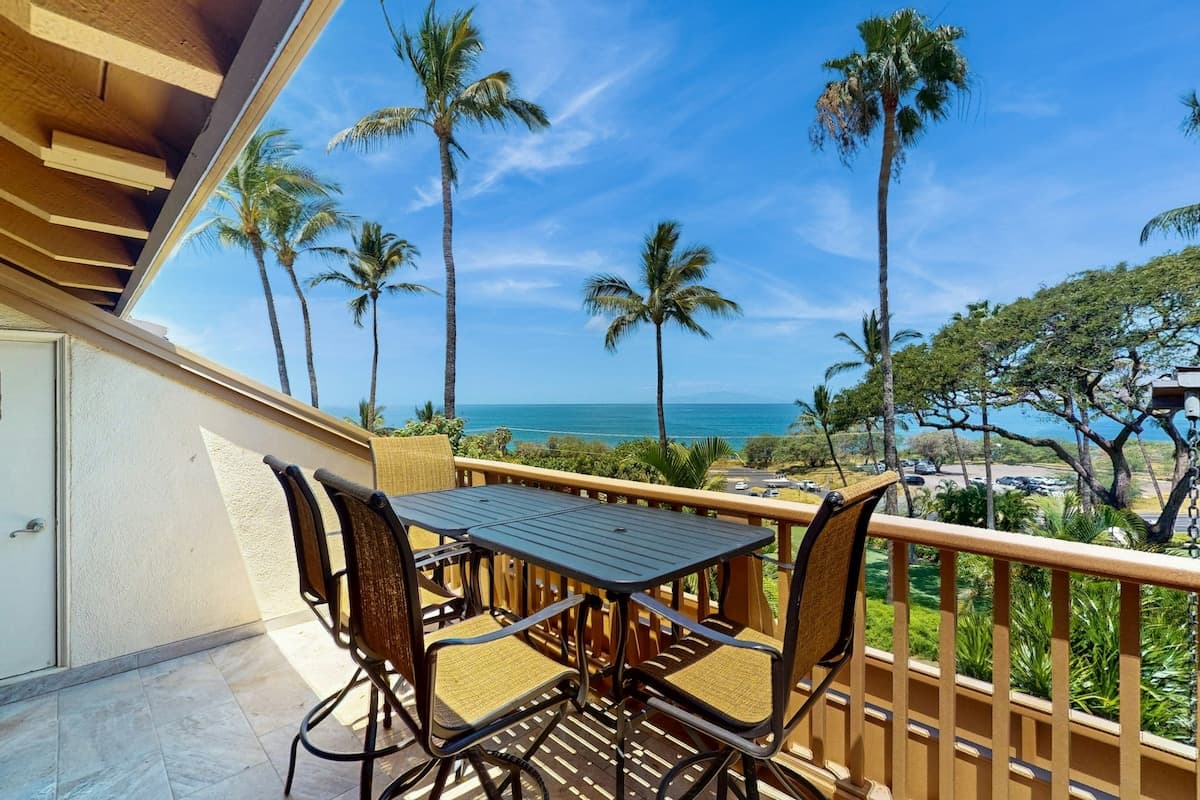 Condo in Kihei · ★4.71 · 2 bedrooms · 2 beds · 2 private baths - Photo 2
