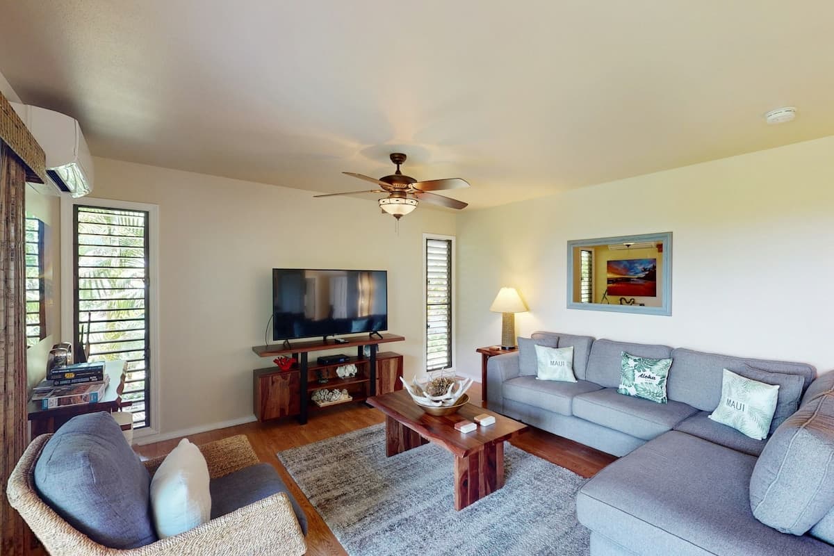 Condo in Kihei · ★4.6 · 2 bedrooms · 2 beds · 2 private baths - Photo 4